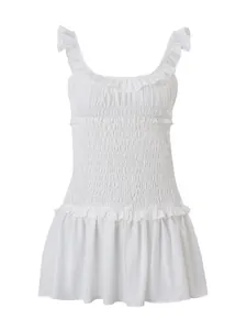 Vestido corto blanco de verano sin mangas con tirantes con volantes y corpiño fruncido