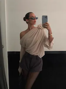 Sexy Ein-Schulter-Netz-Chiffon-Top mit floralem Detail und langen Ärmeln für Damen