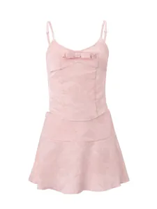 Elegantes Set aus rosa Jacquard-Unterhemd und Minirock mit süßem Schleifendetail