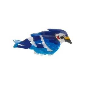 Nahaufnahme einer süßen Blue Jay-Haarklammer in Vogelform mit glänzend blauem Finish