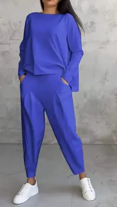 Completo casual da donna due pezzi con top a maniche lunghe e pantaloni a sigaretta