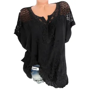 Elegante zwarte damesbluse met v-hals kant borduursels en vleermuismouwen modieus