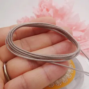 Detailansicht der 1,5 mm grauen Baumwollkordel für DIY-Schmuckherstellung