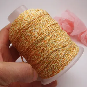 Nahaufnahme von 1,2 mm farbigem, unelastischem Baumwollfaden für DIY-Schmuck und Quasten