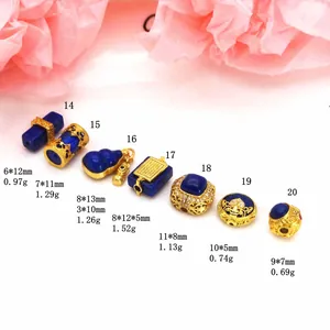 Détail de diverses perles en lapis-lazuli et or pour bijoux DIY, dimensions et poids.