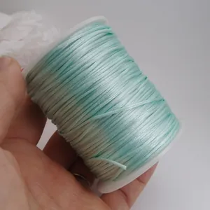 Détail du cordon de soie coréenne n° 7 vert menthe pour tressage DIY