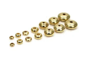 Detailansicht massiver Messing-Abakus-Zwischenperlen in verschiedenen Größen für DIY-Schmuck