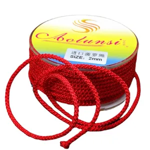 Cordino a treccia rosso da 2mm per la creazione di collane e ciondoli fai-da-te.