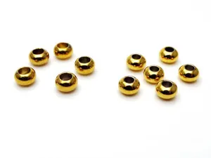 Gedetailleerde weergave van 6mm 24K vergulde rondelle kralen voor DIY sieraden maken