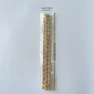 Detail van handgemaakte boheemse jute gordijnophouder met afmetingen 24cm bij 2cm
