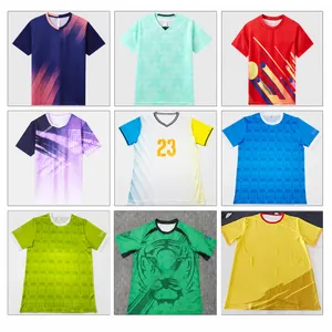 Griglia di maglie sportive personalizzate con diverse stampe grafiche e colori vivaci.