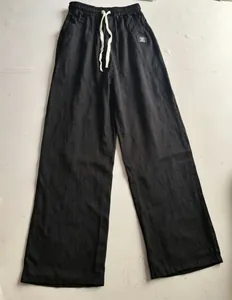 Vue de face du pantalon d'été décontracté en lin noir pour homme avec cordon blanc