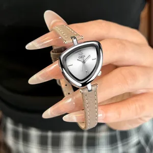 Elegante GEDI Damenuhr mit einzigartigem dreieckigem Gehäuse und Lederarmband