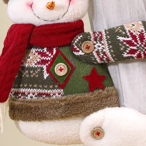 Détails de la boucle de rideau bonhomme de neige avec tricot et boutons en bois