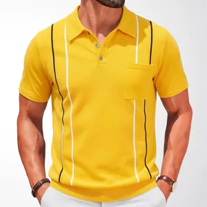 Stijlvol geel gebreid poloshirt voor heren met contraststrepen en een opgestikte zak