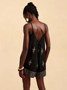 Elegante mono con estampado floral y espalda descubierta para un estilo vacacional
