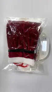 Detalle del conjunto de fundas para botellas de vino de Navidad en envase transparente