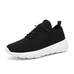 Scarpe sportive traspiranti in rete nera con suole bianche ammortizzate per uomo e donna.