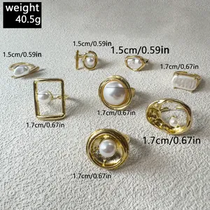 Vue détaillée de l'ensemble de bagues dorées avec perles et dimensions