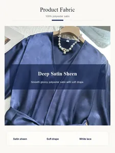 Dettaglio ravvicinato del tessuto in raso di poliestere blu navy liscio e lucido