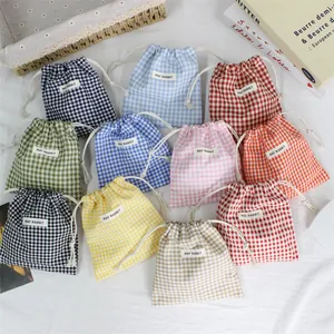 Diversité de pochettes à cordon à carreaux colorés pour un rangement polyvalent portatif