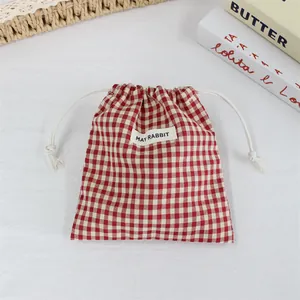 Petit sac à cordon en coton à carreaux rouges et blancs pour le rangement de maquillage