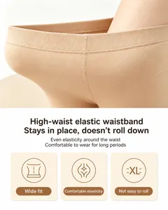 Gros plan de la taille haute élastique sur un legging thermique beige.