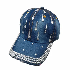 Elegante cappello da baseball in denim blu da donna con brillanti strass a goccia