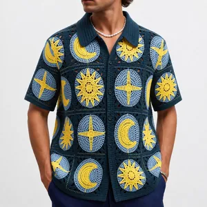 Polo Vintage Hawaïen au Crochet pour Hommes Ajouré Manches Courtes Tricot Top Motif Céleste Soleil Lune Cardigan Polo Acrylique