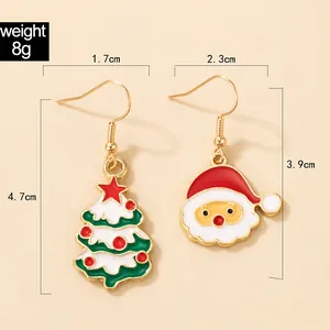Vue détaillée des boucles d'oreilles festives sapin de Noël et Père Noël avec mesures