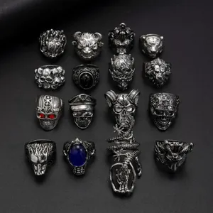 Assortiment de bagues punk gothiques vintage pour hommes avec crânes, lions et dragons