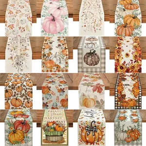 Sélection de chemins de table en lin d'automne avec motifs citrouilles et feuilles