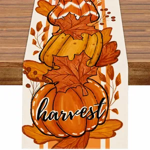 Chemin de table d'automne avec motif de citrouille orange et feuille d'érable en lin