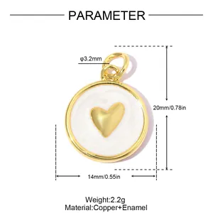 Vue détaillée des paramètres d'un pendentif en forme de cœur en cuivre et émail blanc