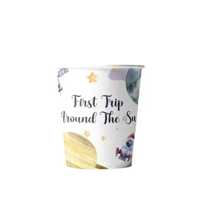Wegwerp papieren beker thema astronaut met 'First Trip Around The Sun' ruimteontwerp