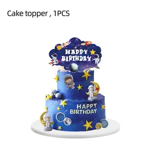 Blauwe sterrenstelsel ruimte astronaut Happy Birthday taarttopper op gedecoreerde taart