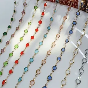 Nahaufnahme von 6mm bunten Glasketten für die professionelle DIY-Schmuckherstellung