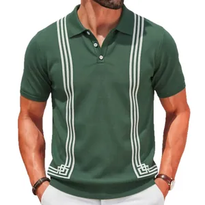 Polo de punto verde para hombre con rayas verticales en contraste y motivos modernos