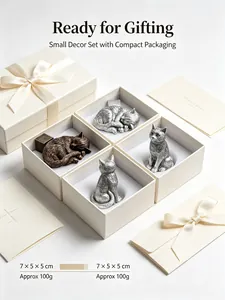 Ensemble de 4 figurines de chat détaillées dans des coffrets cadeaux élégants