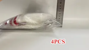 Vue latérale de 4 cache-bouteilles de vin nains de Noël sous emballage plastique avec règle
