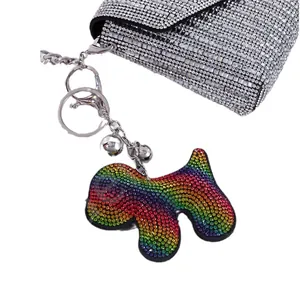 Llavero de perro con pedrería brillante arcoíris para bolsos de mano y coches de lujo