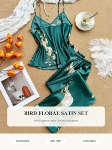 Set pigiama in raso verde scuro con stampa floreale e uccelli, cami e pantaloni