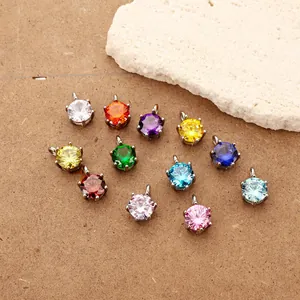 Pendenti assortiti in zirconi colorati tondi di alta qualità con castoni in acciaio inox