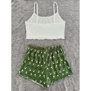Pigiama due pezzi da donna con canotta bianca e pantaloncini verdi con stampa panda.