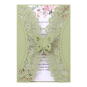 Elegante invito di nozze a farfalla verde tagliato al laser con inserto floreale