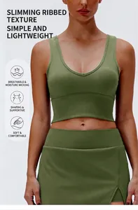 Detail eines gerippten grünen Yoga-Westen mit feuchtigkeitsableitenden Eigenschaften