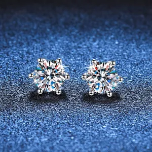 Eleganti orecchini a lobo in Moissanite in argento s925 con incastonatura a sei griffe