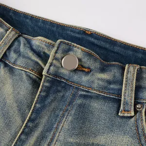Gros plan détaillé de la taille et des coutures d'un jean bleu pour homme de style urbain