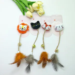 Set van 4 interactieve kattenspeeltjes met veren, bellen en pluche dierenkoppen