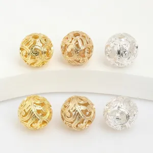 Detailansicht hohler Filigran-Metallperlen in Gold- und Silberoptik für Schmuck
